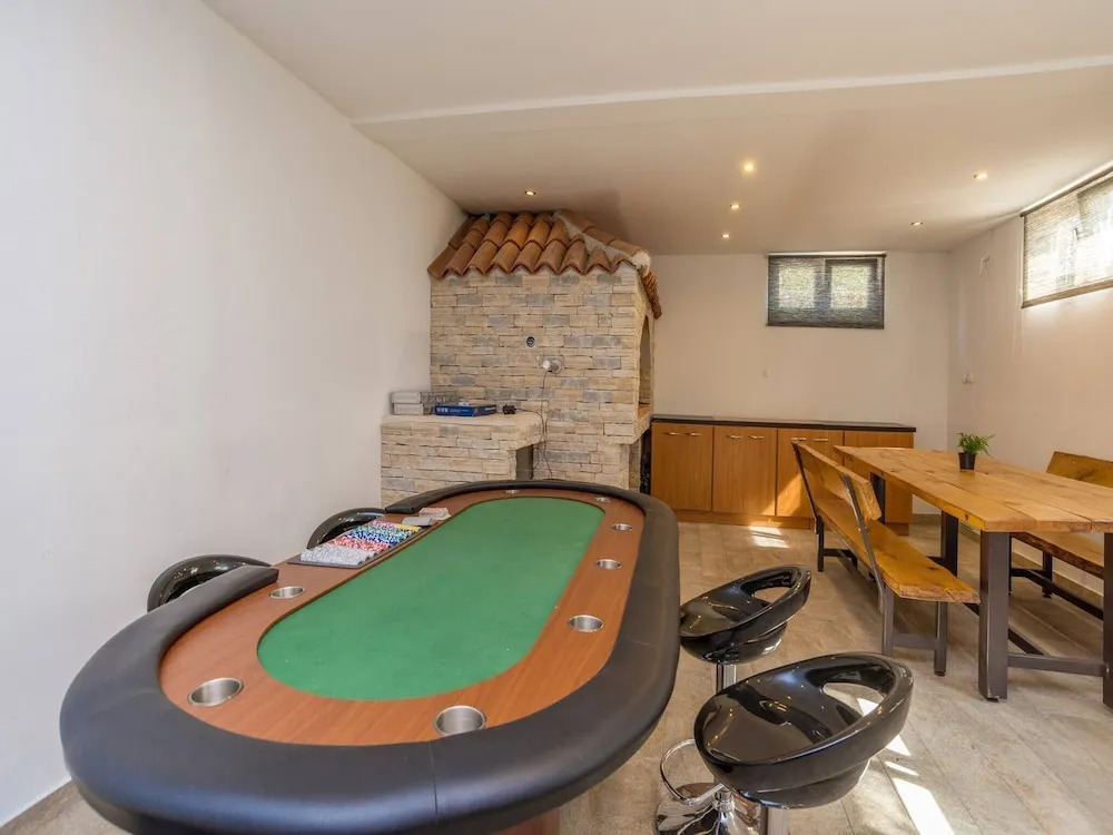 Magnificent Villa Mande With Pool, Vrana Lake