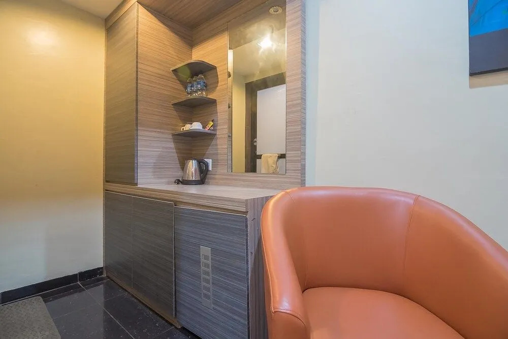 RedDoorz Premium near Harbour Bay Mall Batam 2