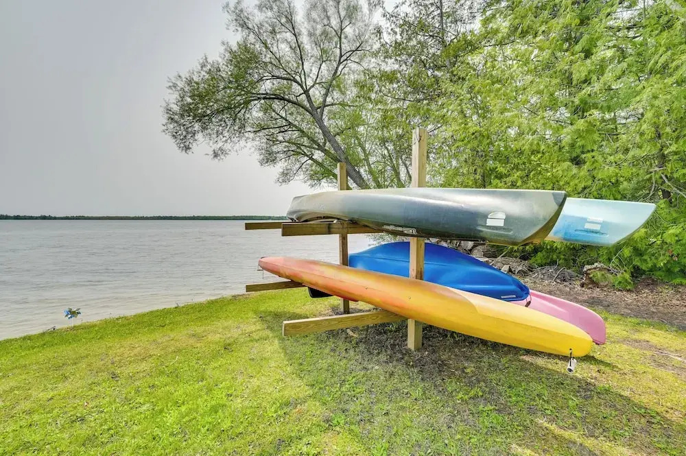 Cozy Carp Lake Cottage w/ Dock, Kayaks & Fire Pit