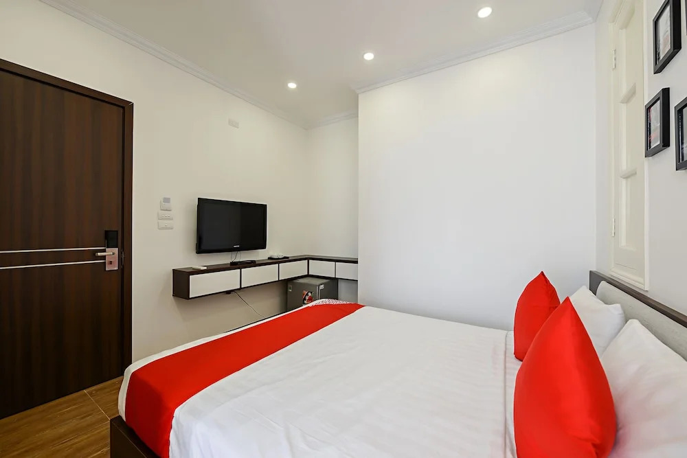 OYO 332 Moon Villa Hotel