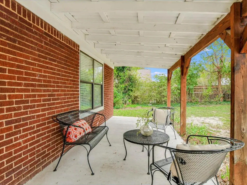 Classy 1927 Uptown Tudor 4 min to Magnolia
