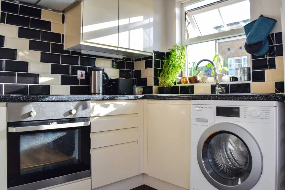 Hip 2 Bedroom Flat Near Peckham High Street