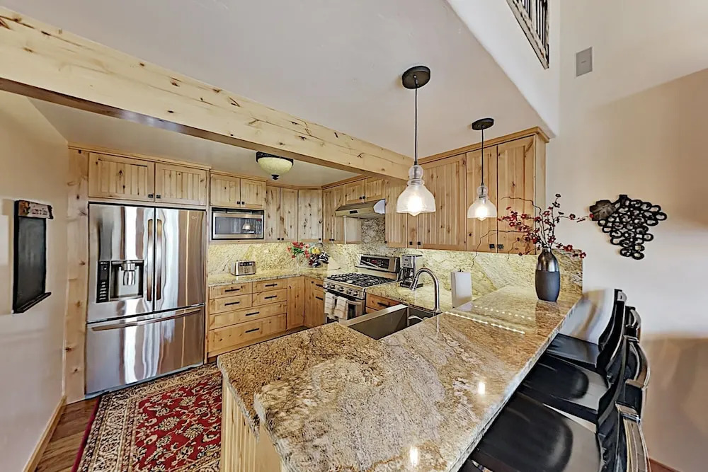 400fairg 3 Bedroom Condo