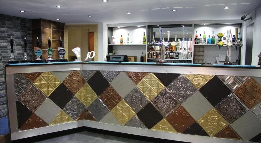 The White Lion Hotel with Free Parking, 1 Minute Walk to Yate Shopping Centre & Onsite Italian Restaurant