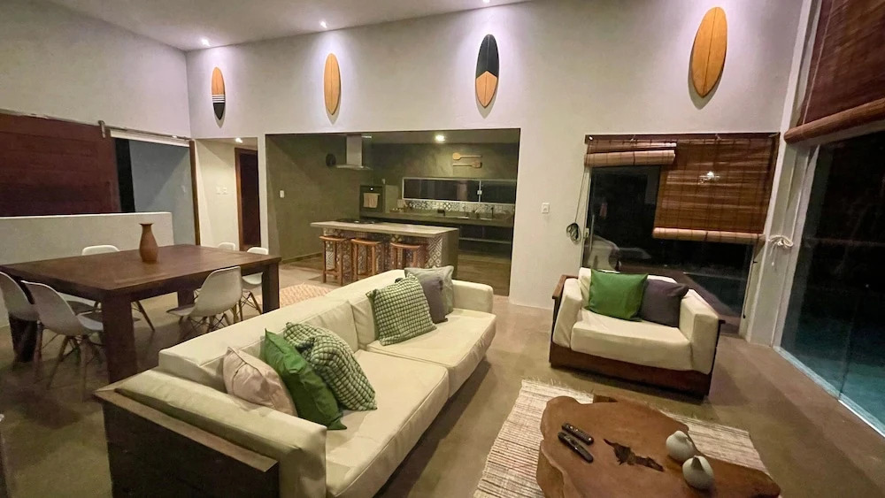 Casa c/ Piscina Privativa, 3 Suítes Sala integrada