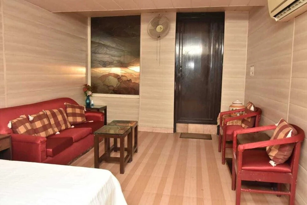 Remarkable 6-bedroom Farmhouse in South Delhi