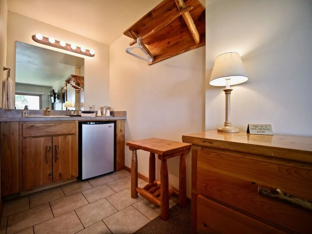 Whaleback Inn
