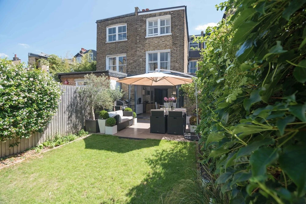 Luxury Barnes Family Home with Garden