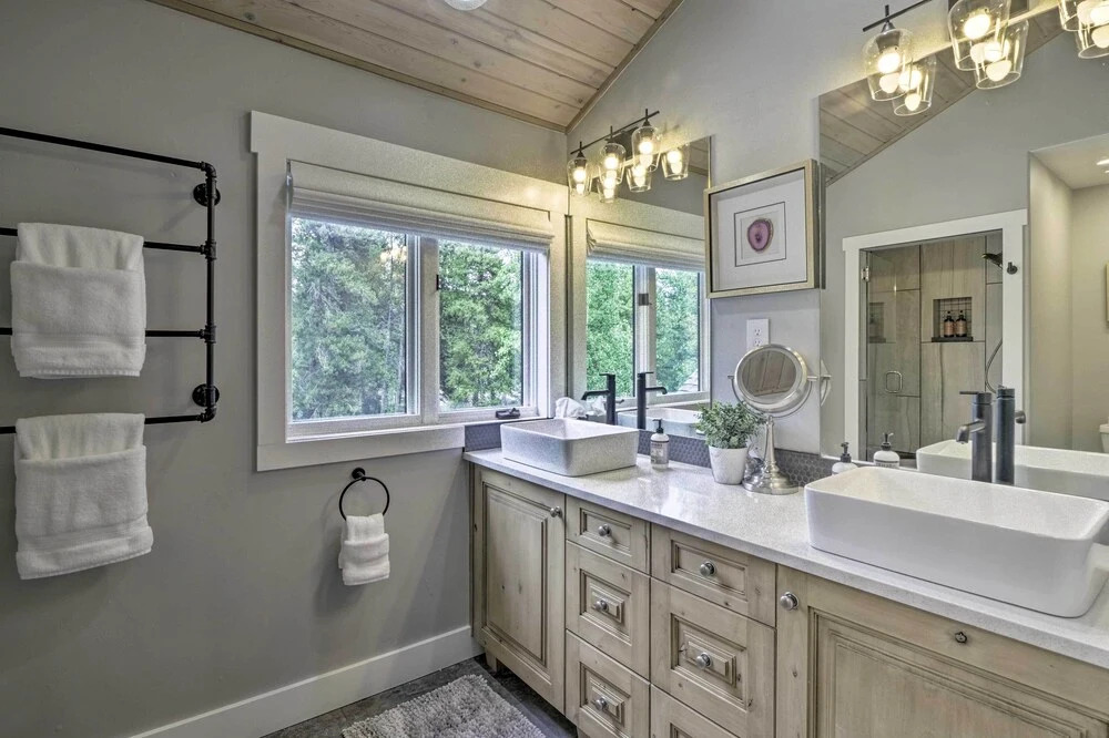 Upscale Home w/ Hot Tub: 3 Mi to Breck Ski Resort!