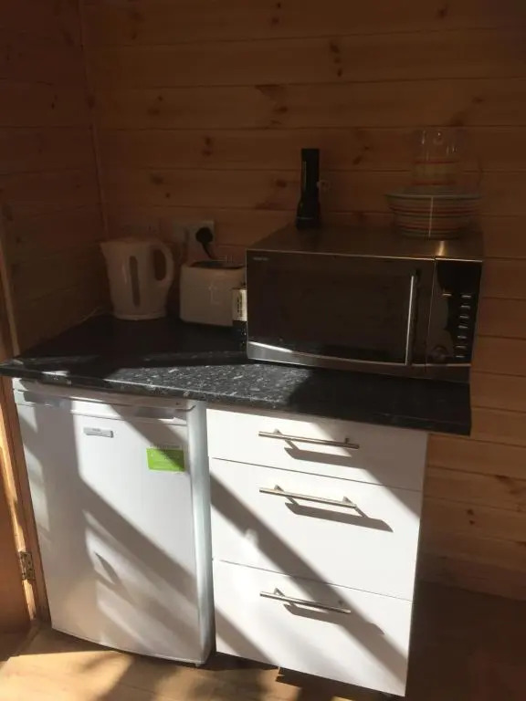 Romantic Getaway Luxury Wooden Cabin with Private Hot Tub And Bbq