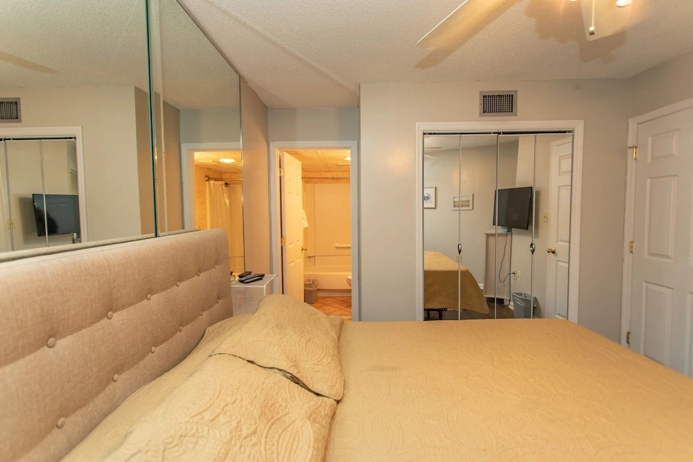 Royal Garden Resort 1114 2 Bedroom Condo by RedAwning