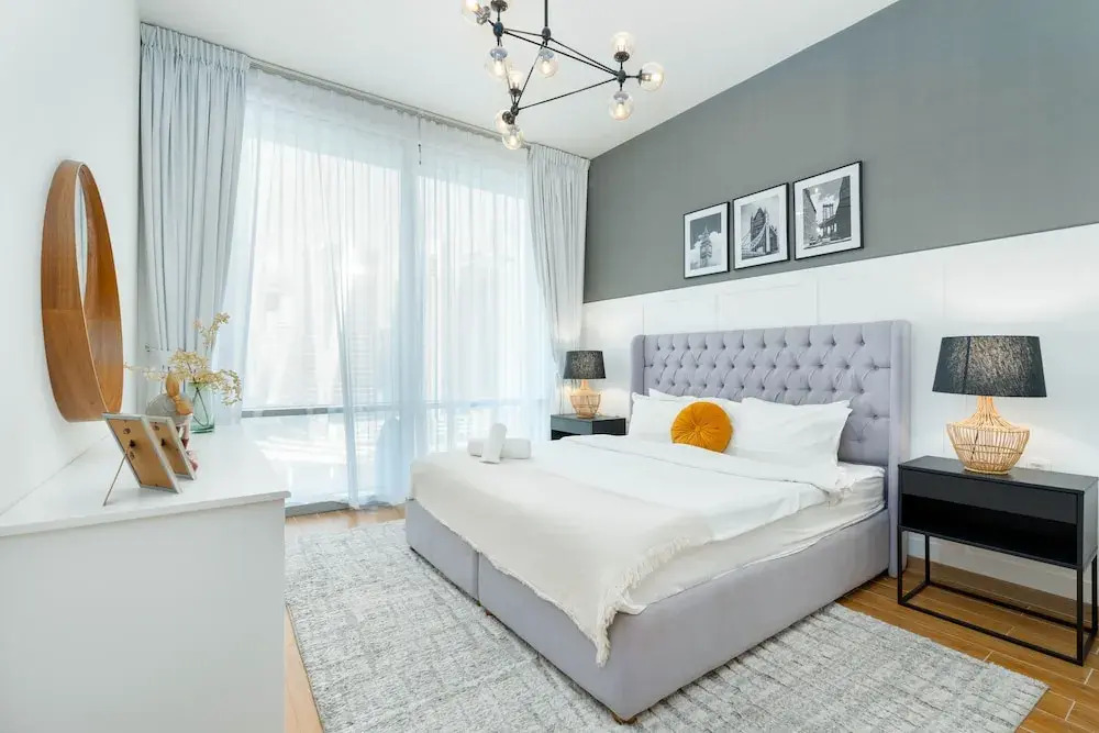 Whitesage - Fabulous Canal Views from This Waterfront Luxe Apt