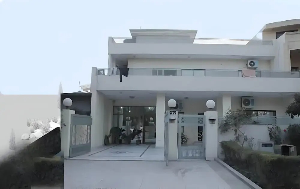 ButtLodges - 1