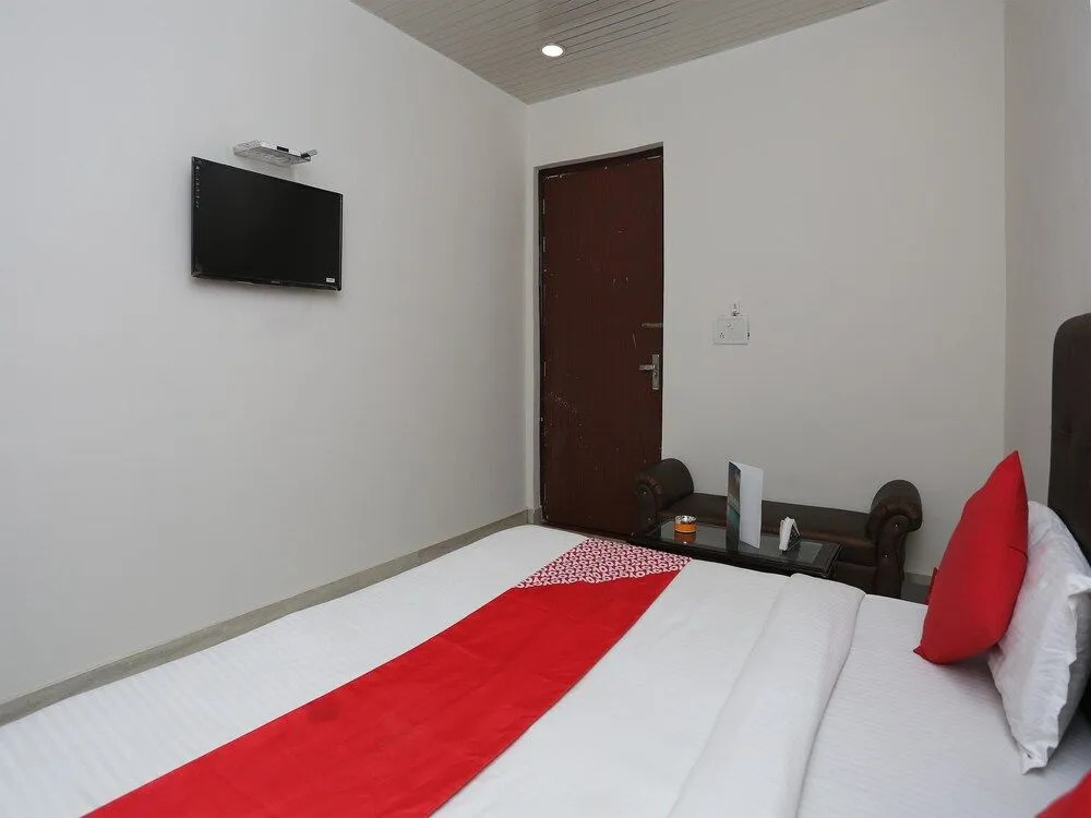 Oyo 15839 Hotel Queen Palace