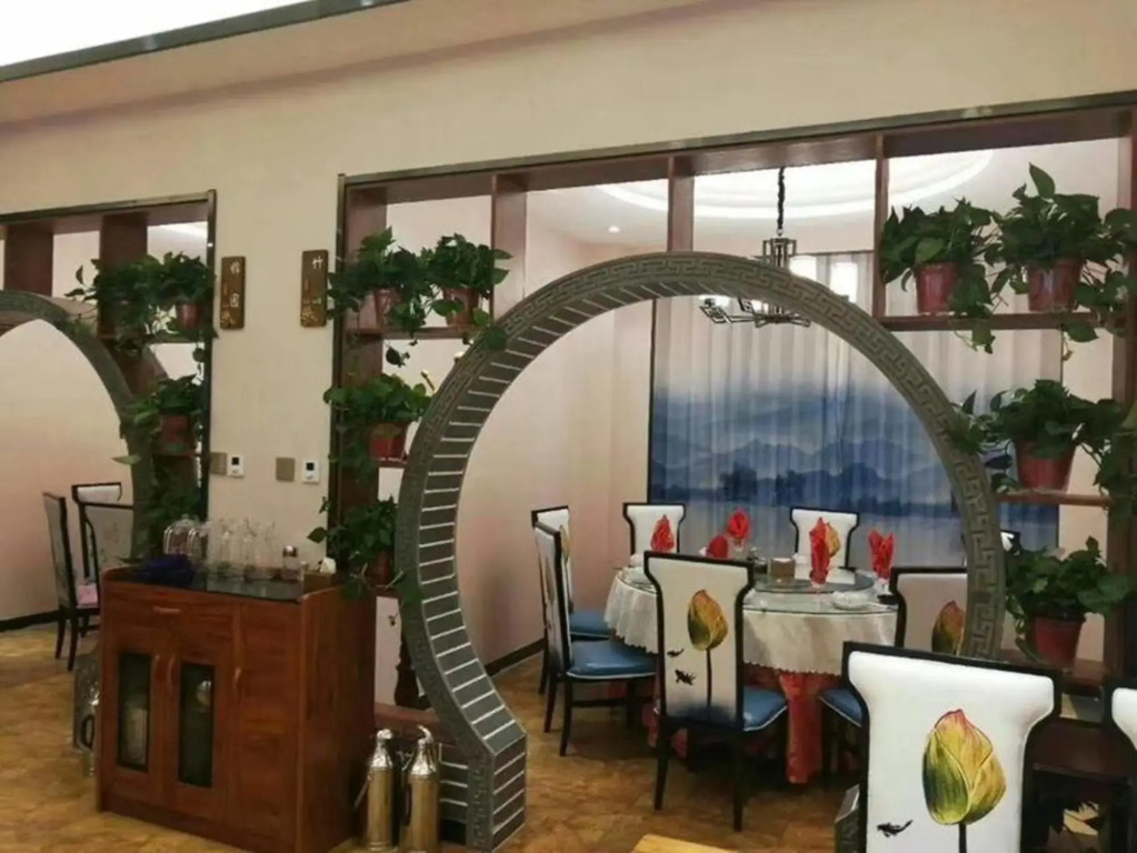 Qi Qi Hotel