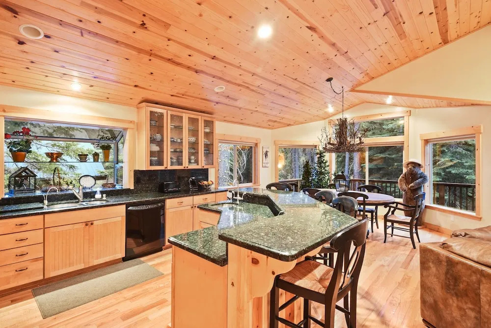 Luxe Mountain Haven In The Heart Of Tahoe Donner 3 Bedroom Home