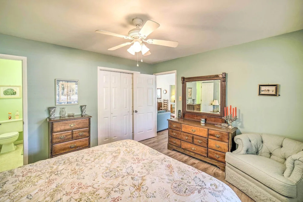 Oak Island Home w/ Yard < 1 Mi to the Beach!