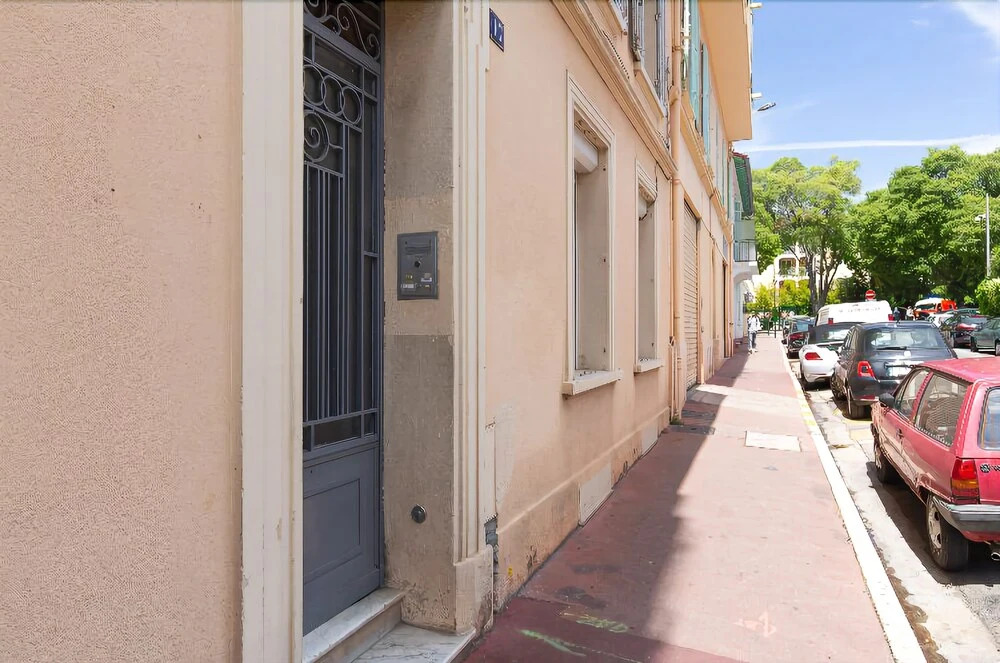 Courtyard Cannes