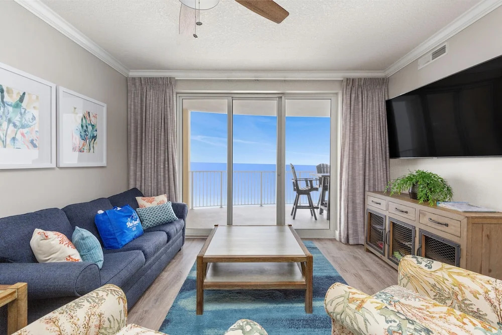 Beautiful Ocean Views! 2-Bedroom, 2-Bathroom! Resort Pools