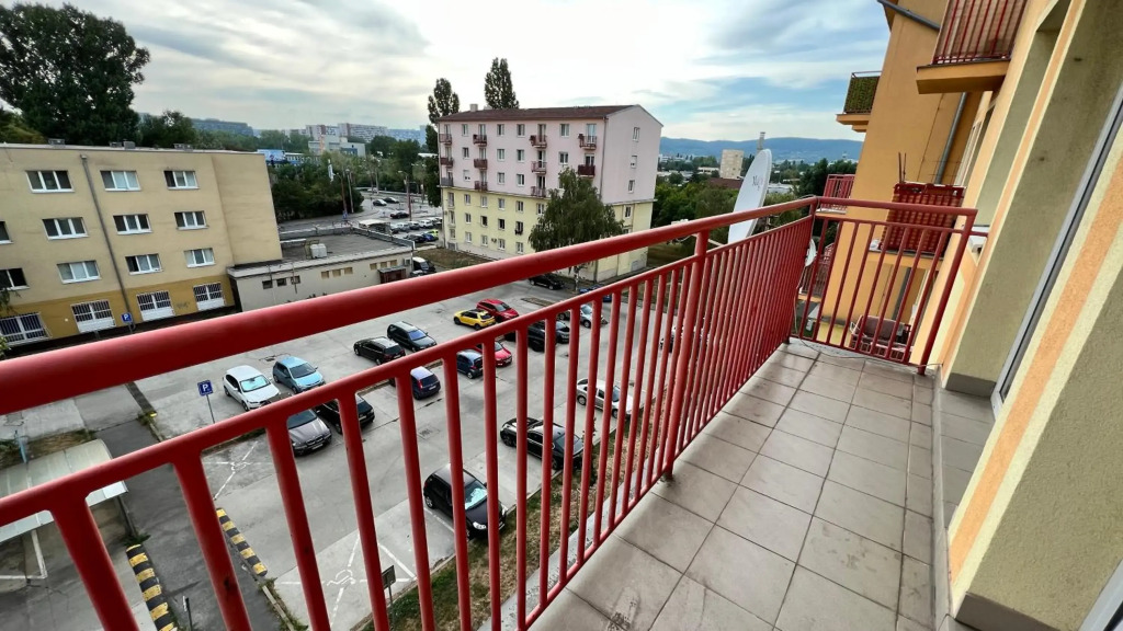 1 room Apartment with balcony, Dolezalova street