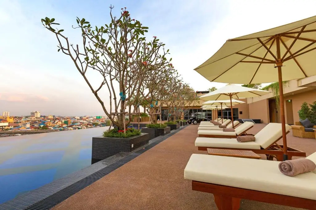 SUN & MOON, Riverside Hotel