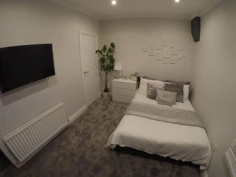 Essex House 3 Double Rooms Workstays UK
