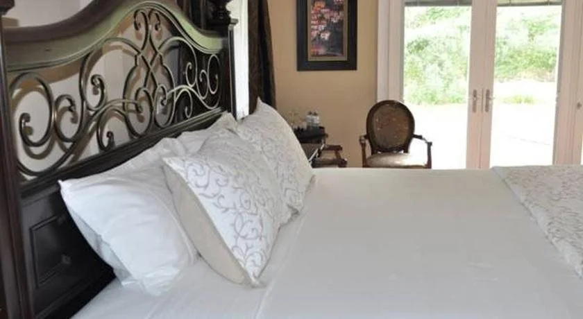 Serenata Guesthouse & Vineyard Retreat