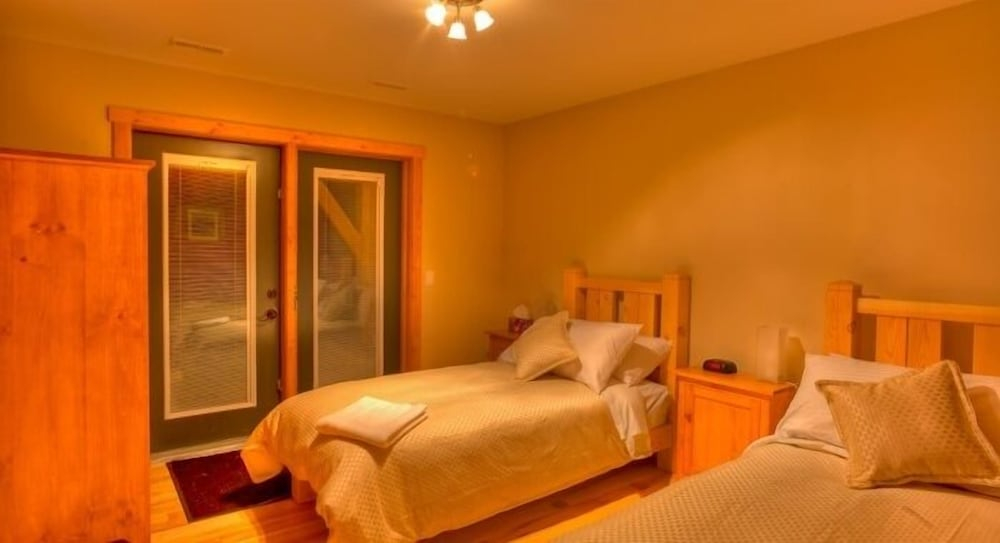 Mount 7 Lodges