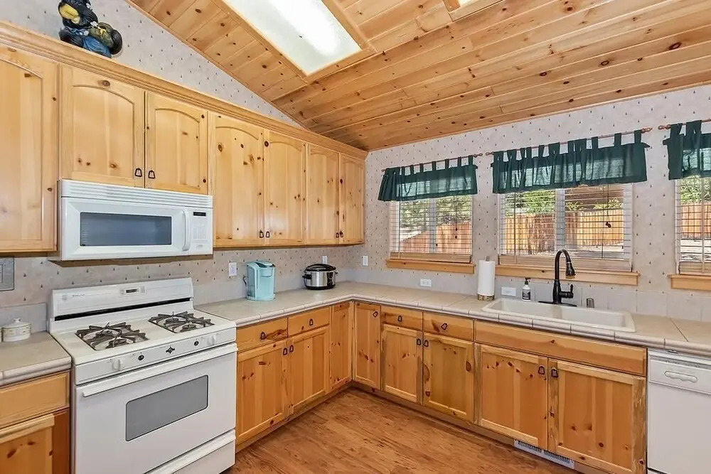 007 - The Log Cabin Getaway