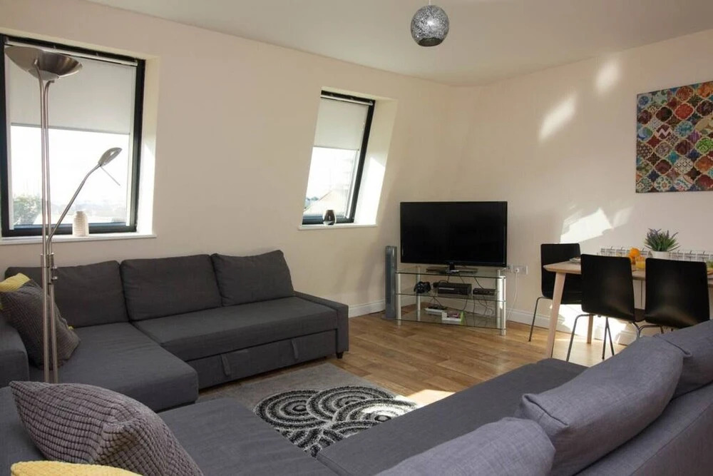 Stayzo Castle Penthouse 17 - A Clean Fresh Modern Apartment With Free Wi-fi