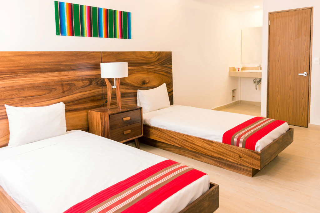 Nomads Party Hotel