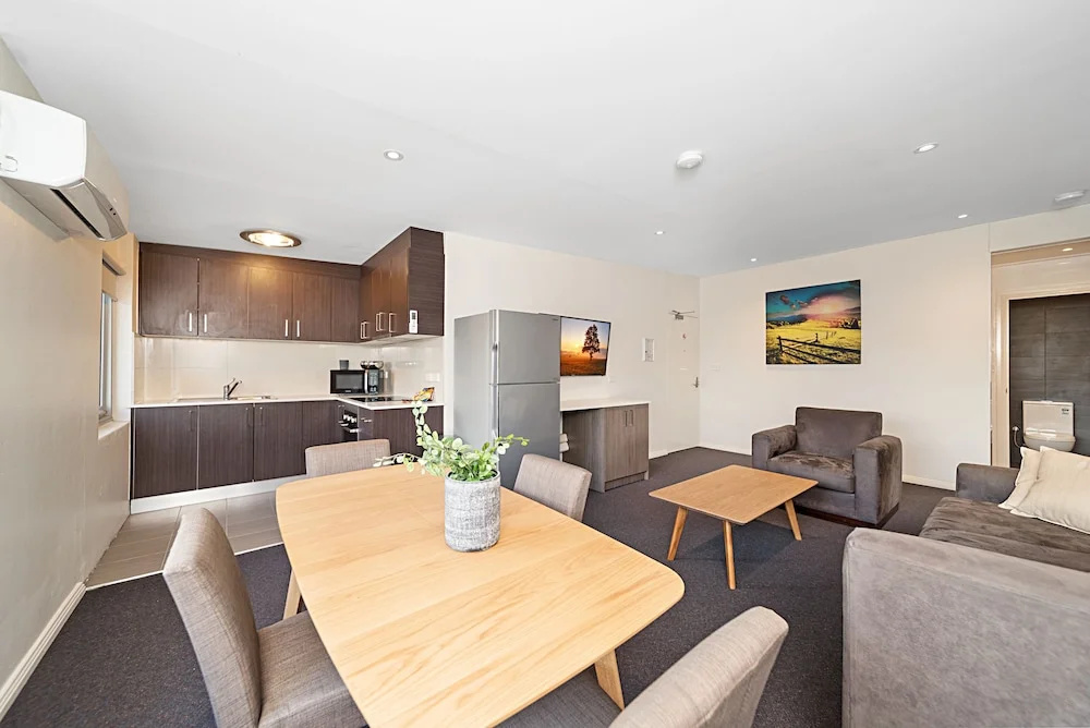 Carlton Suites