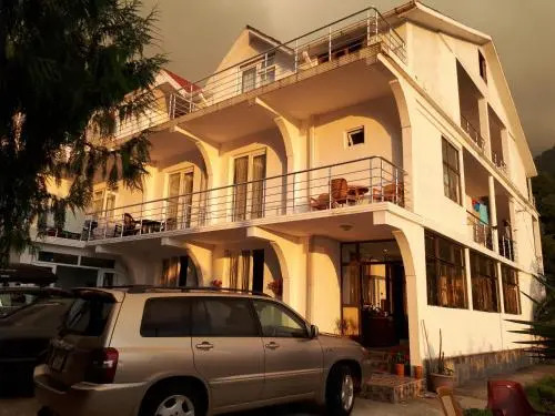 Rezos House