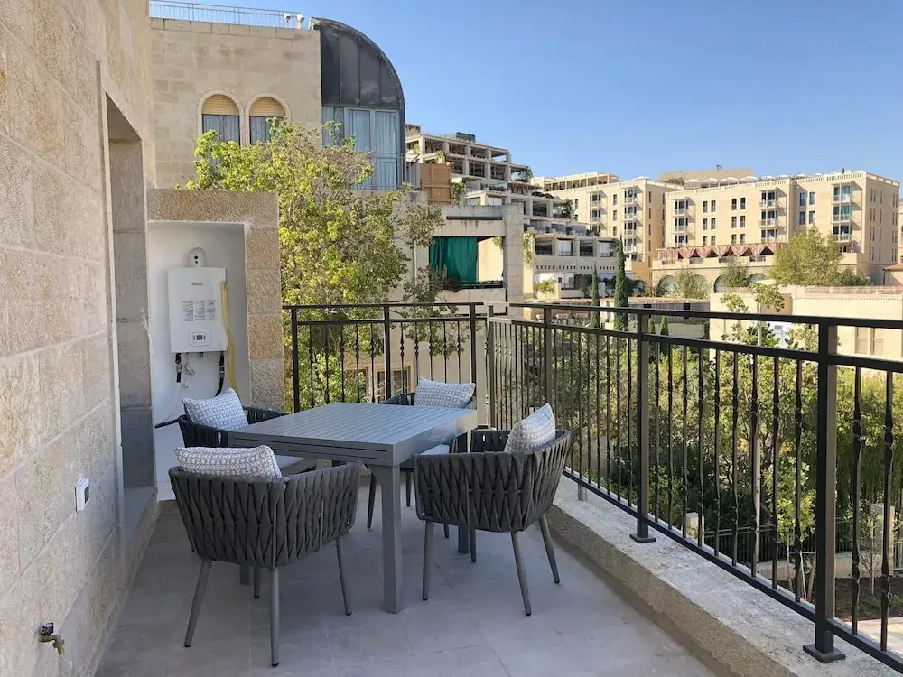New Luxurious 2BR front old city Legacy