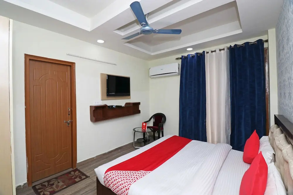 OYO 23660 Nath Residency Guest House