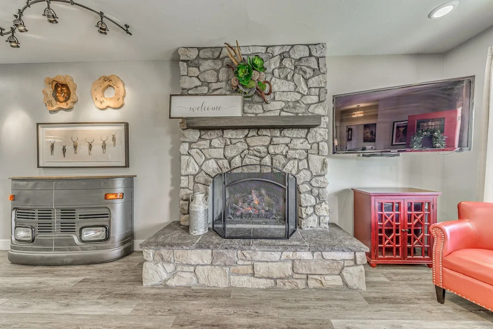Ruidoso Home w/ Hot Tub & National Forest Access!