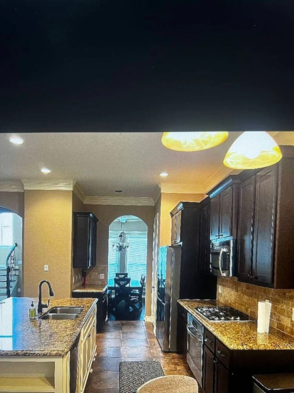 641 4 Bedrooms Luxurious Baths Open Living