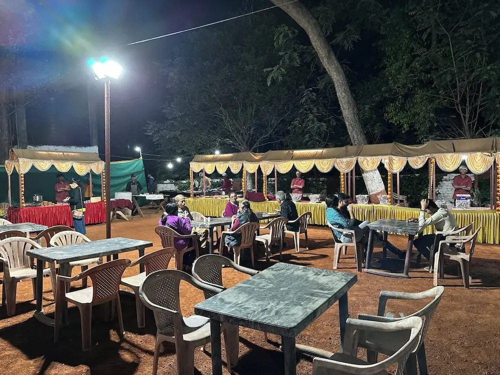 Gujarat Bhavan Hotel