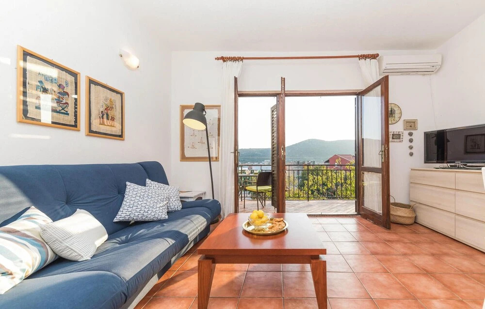 Beautiful Apartment in Vinisce With 2 Bedrooms and Wifi