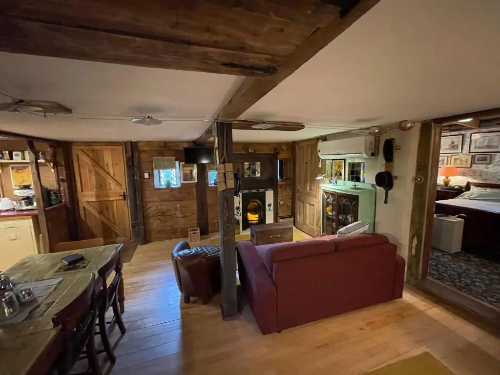 Remarkable Boultons Barn With hot tub & opt Sauna