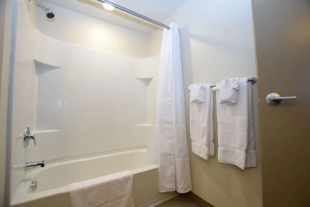Luxe Hubs Convention Center Apartments