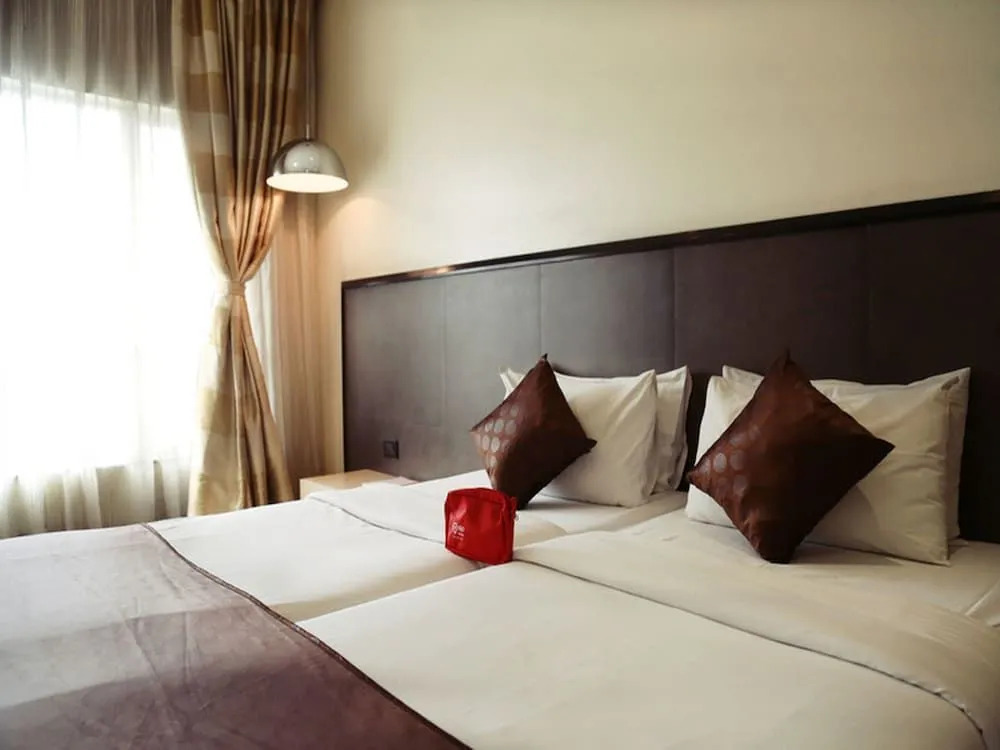 OYO 697 The Sirona Hotel