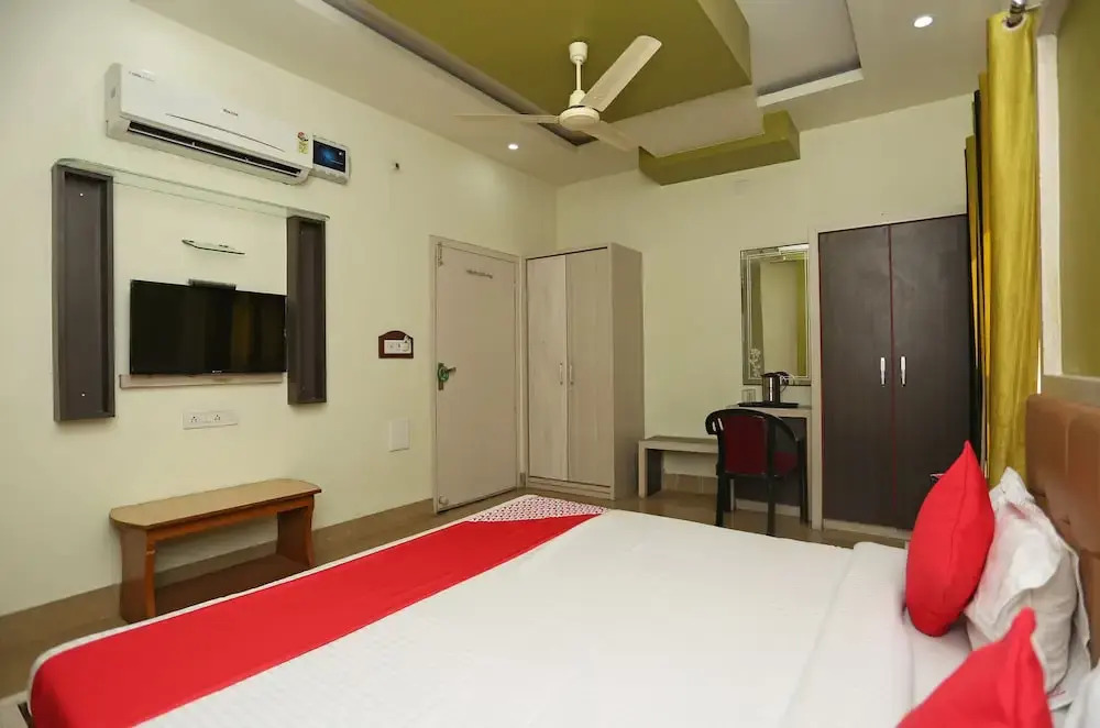 Oyo 23395 Hotel Taj & Restaurant