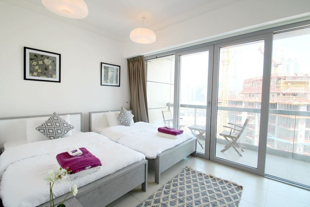 Spacious Two Bedroom in 8 Boulevard Walk