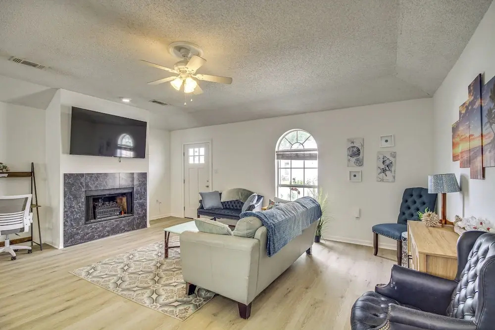 Walk to Gulfport Beach 1 Mi to Marina: Lovely Home
