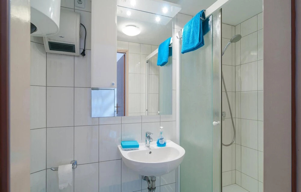 Nice Home in Pucisca With 2 Bedrooms and Wifi