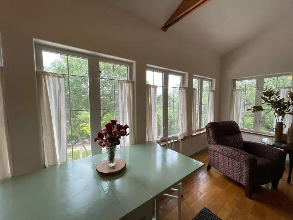 The Rivery Retreat, Choose from Luxury Guesthouse Cabin OR Poolside Suite in Lake Austin Hill Country