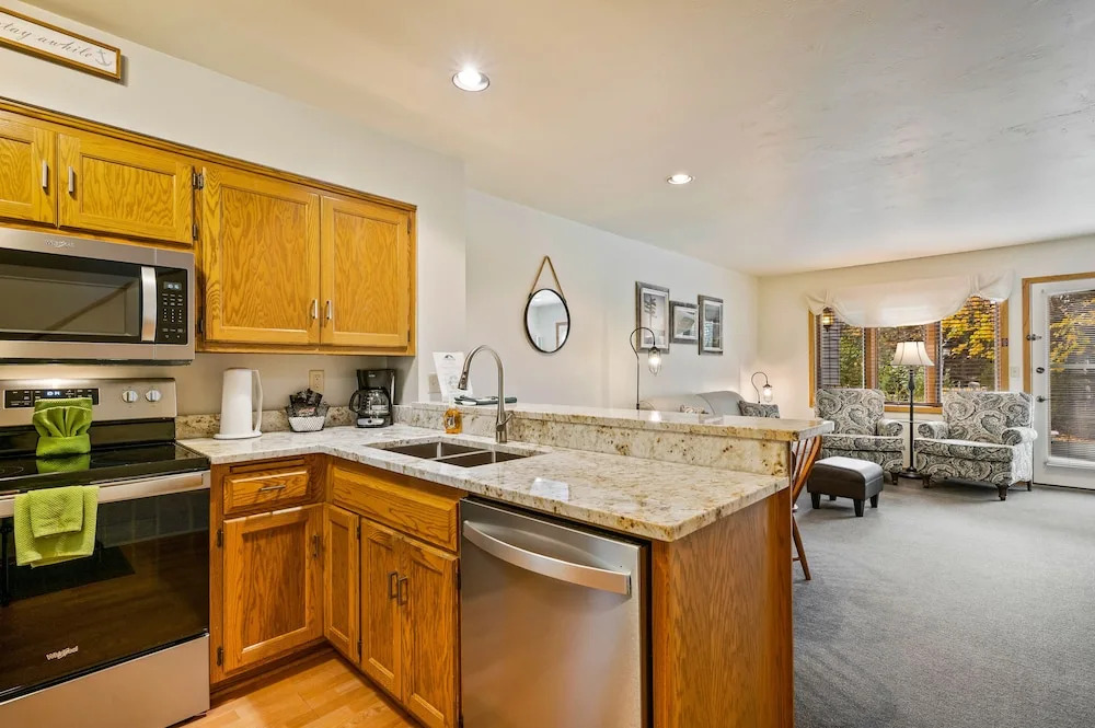 Evergreen Hill Condominiums