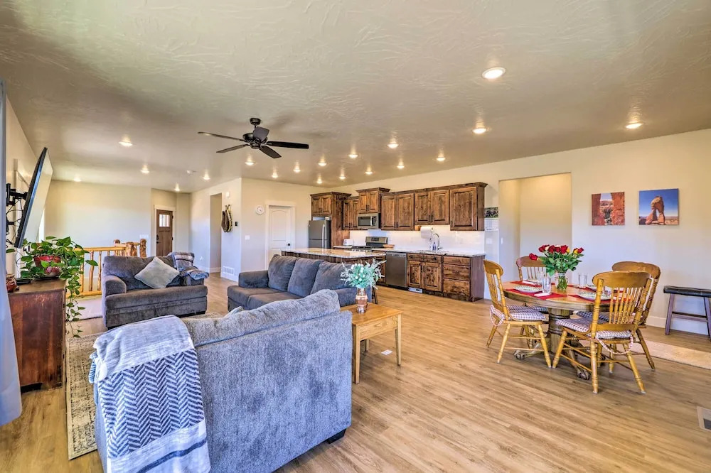 Stunning Adobe Home Overlooking Silver Reef