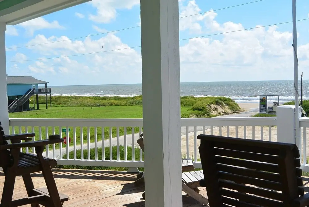 Parrot Head 3 Bedroom Home by RedAwning
